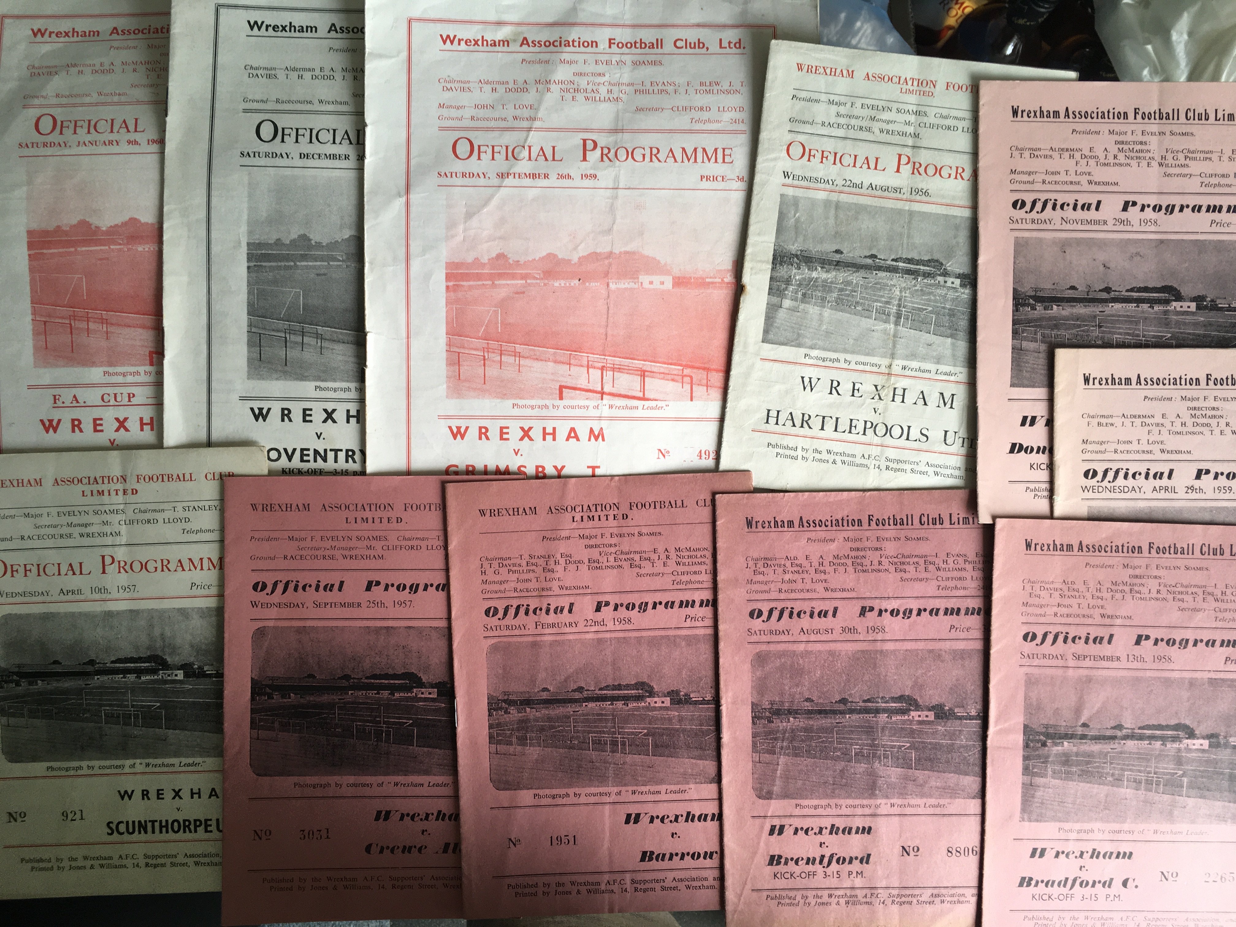 Wrexham Home Football Programmes: 11 from the late 50s and approximately 120 from the 60s and 20 from the early 70s. Instructions to sell. Very good. (est 150+)