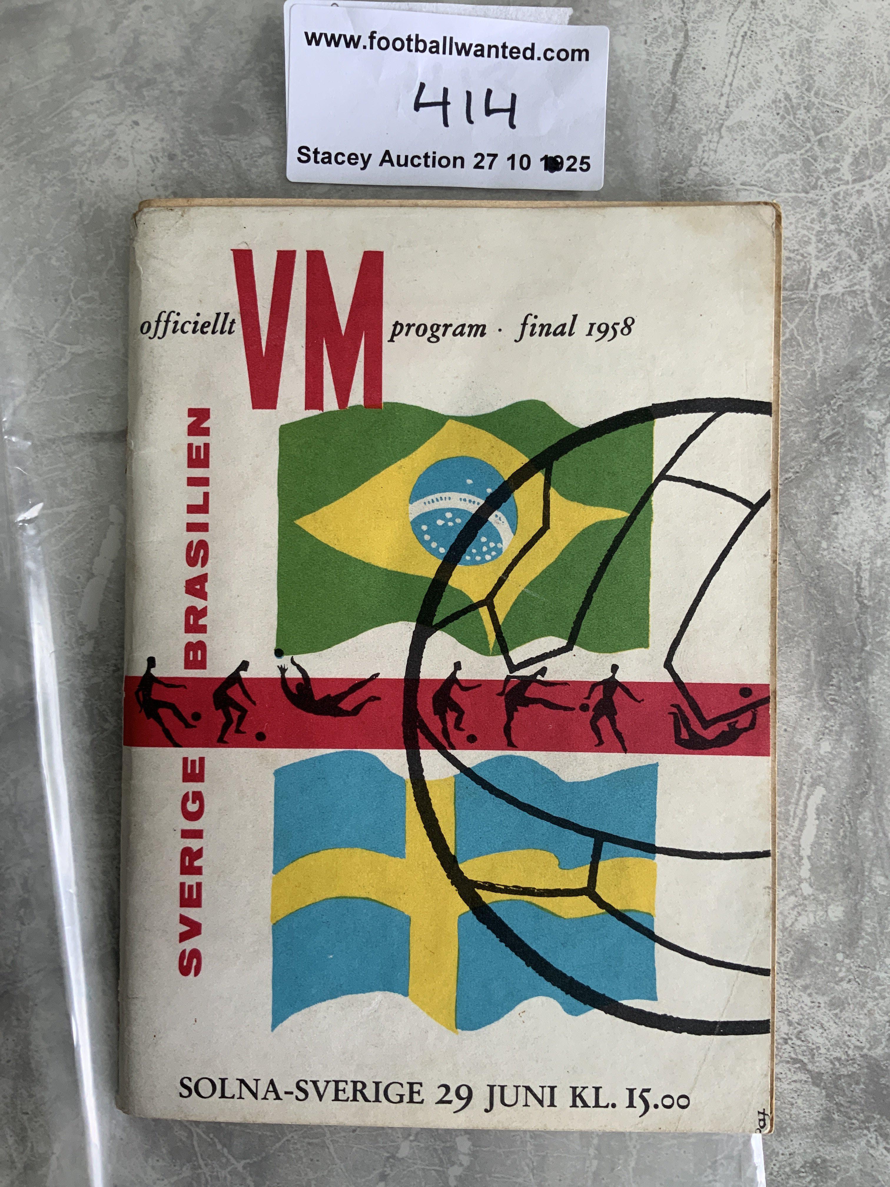 1958 World Cup Final Football Programme: Brazil v Sweden in good condition with staples removed. No team changes. Famous match which broke records for oldest and youngest ( Pele ) goal scorers and amount of goals.