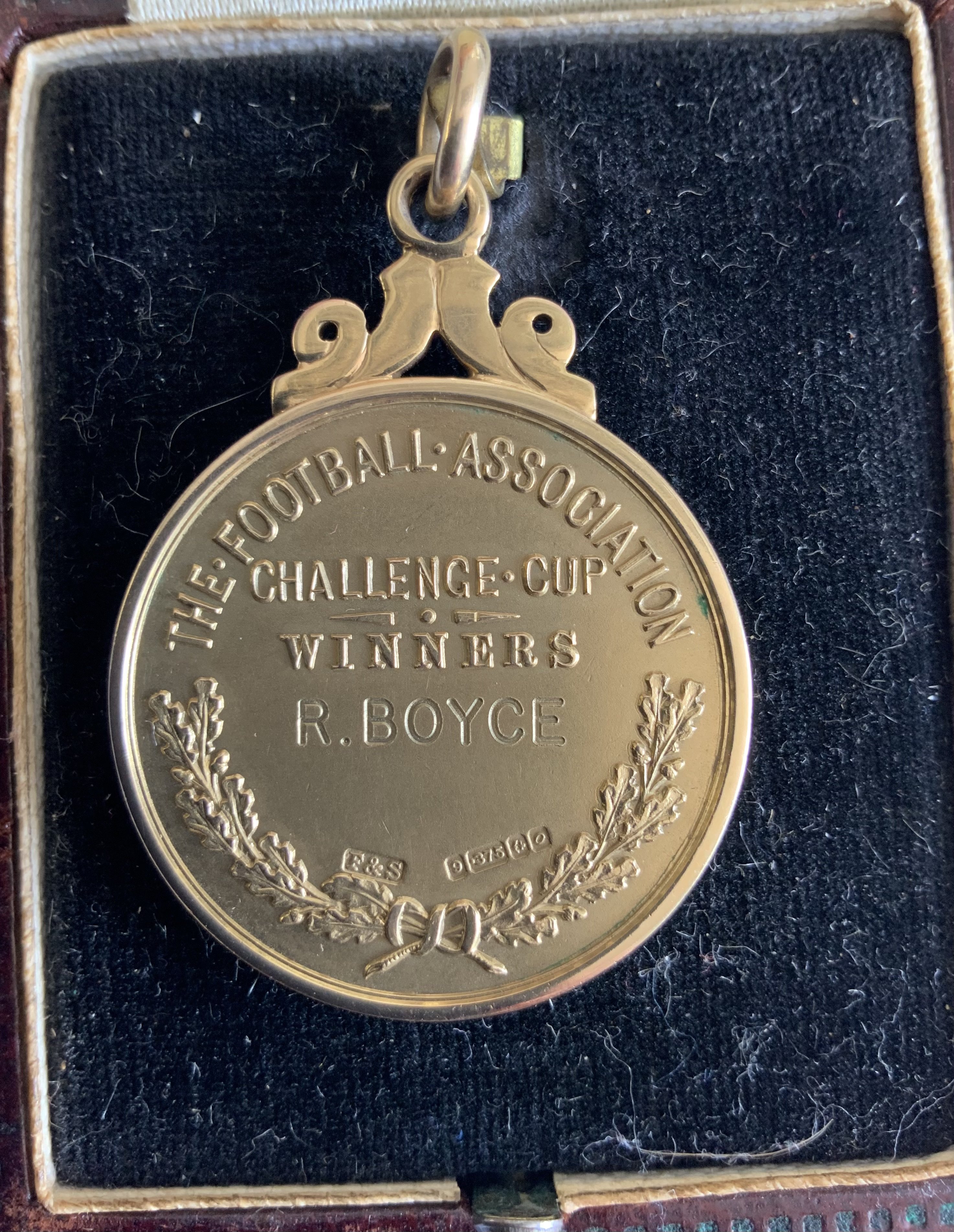 Ron Boyce West Ham 1964 FA Cup Final Winners Medal: Gold 9 Carat medal which is engraved to rear Challenge Cup Winners and also has R Boyce engraving added to rear. Comes in original Fatiorini Box. Boyce scored the late winner in the 3-2 win over Preston. Excellent condition. COA from family of Boyce supplied.