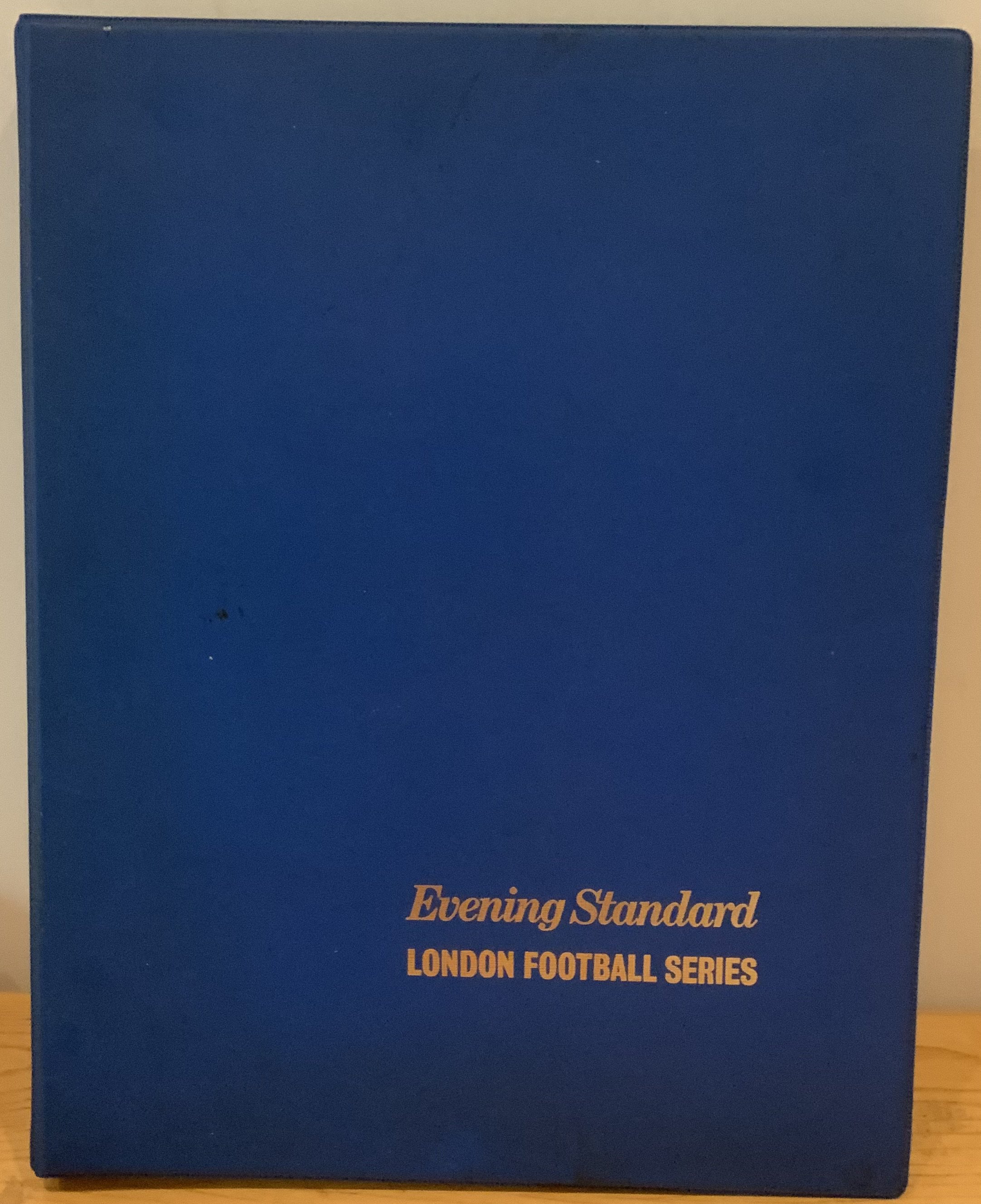 Evening Standard 1970 London Football Clubs Newspapers: Full set of 12 newspapers in the official binder. Good condition.