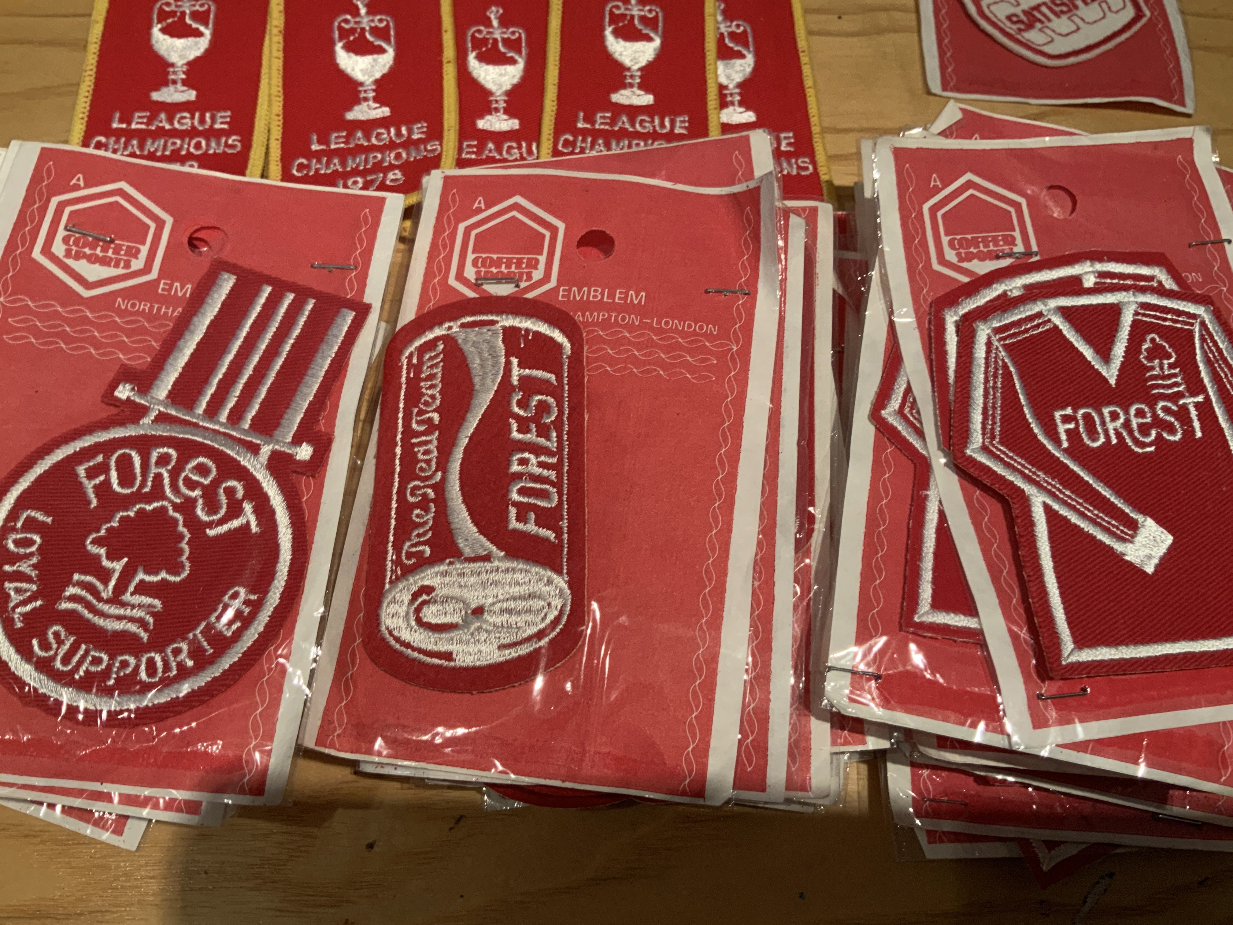 Nottingham Forest Coffer Sports Sealed Cloth Football Badge Collection:Around 60 to include Forest Loyal Supporter, Forest drinks can and the Forest shirt plus a cloth tankard and 5 Double Winners 1978. Made to sew on to jackets often denim ones in the 1970s. C/W a few Everton and CB Radio. (Est 80)