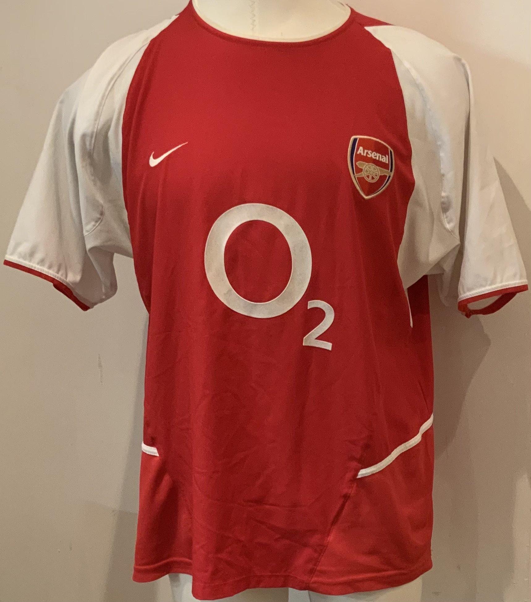 Arsenal 02 - 04 Home Football Shirt: Short sleeve red and white replica O2 in good condition. Size XXL.