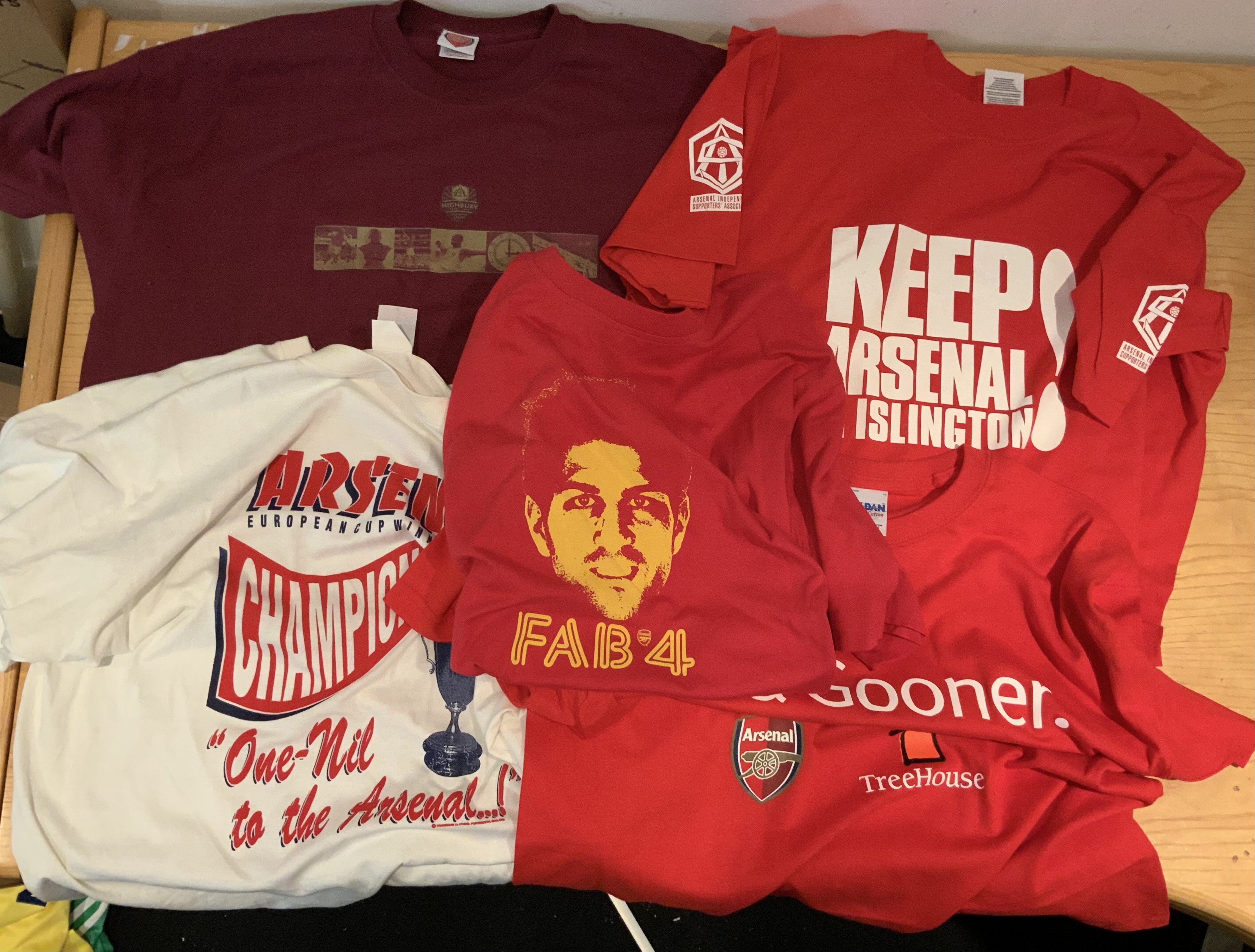 Arsenal Football Tee Shirt Collection: Five shirts in large or XL to include Fabregas, Leaving Highbury, Staying in Islington. (5)