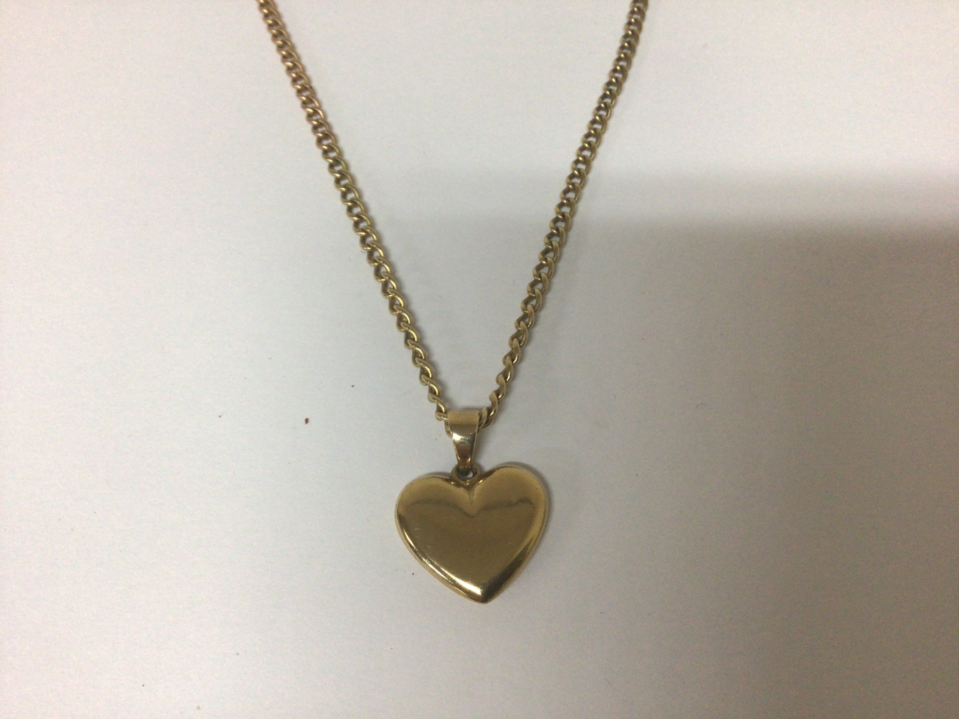 A 9 carat gold chain weight 10g with an attached solid heart pendent unmarked weight 7g