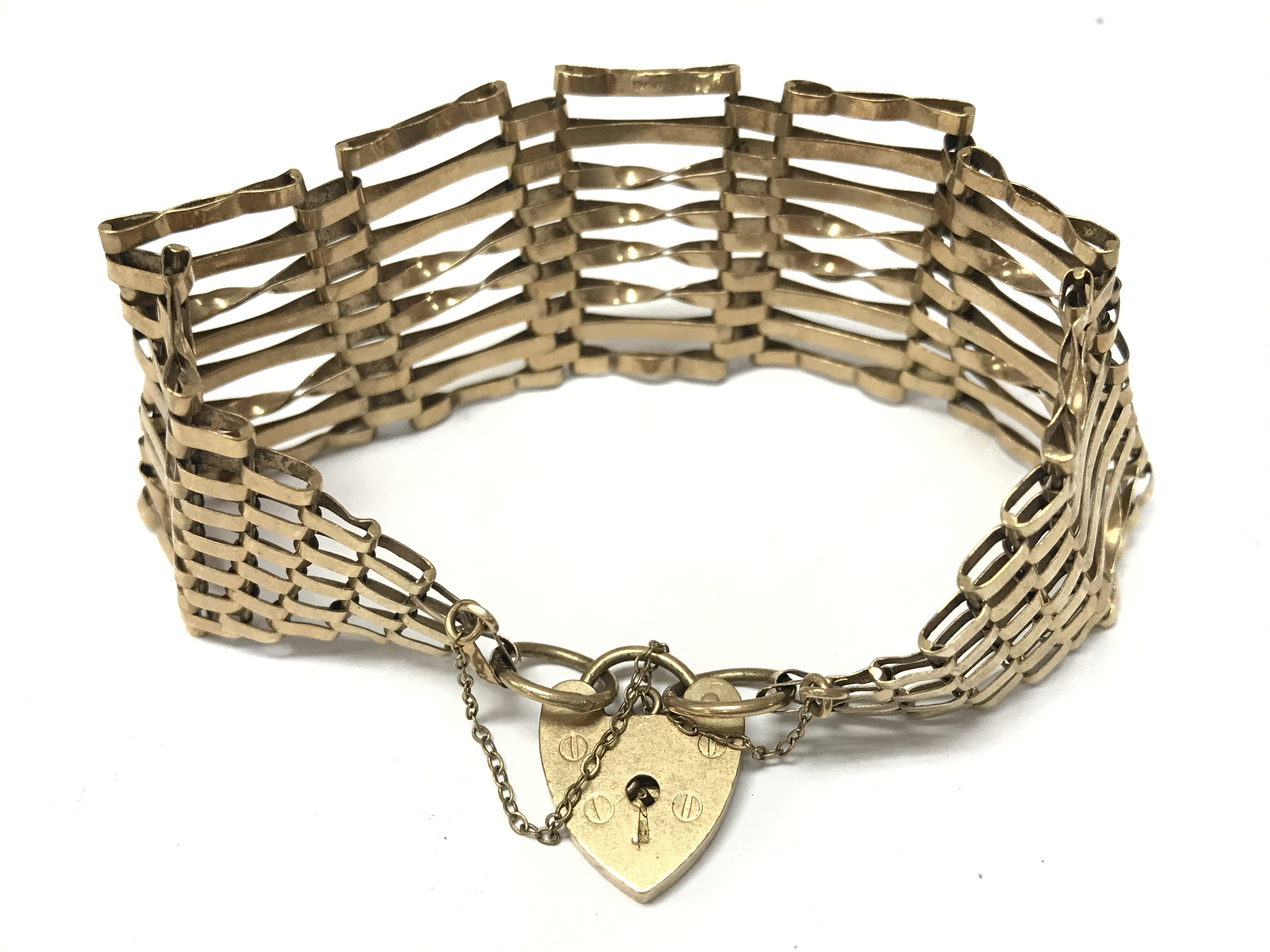 A 9ct gold gate bracelet . 15.6g total weight. Postage category A