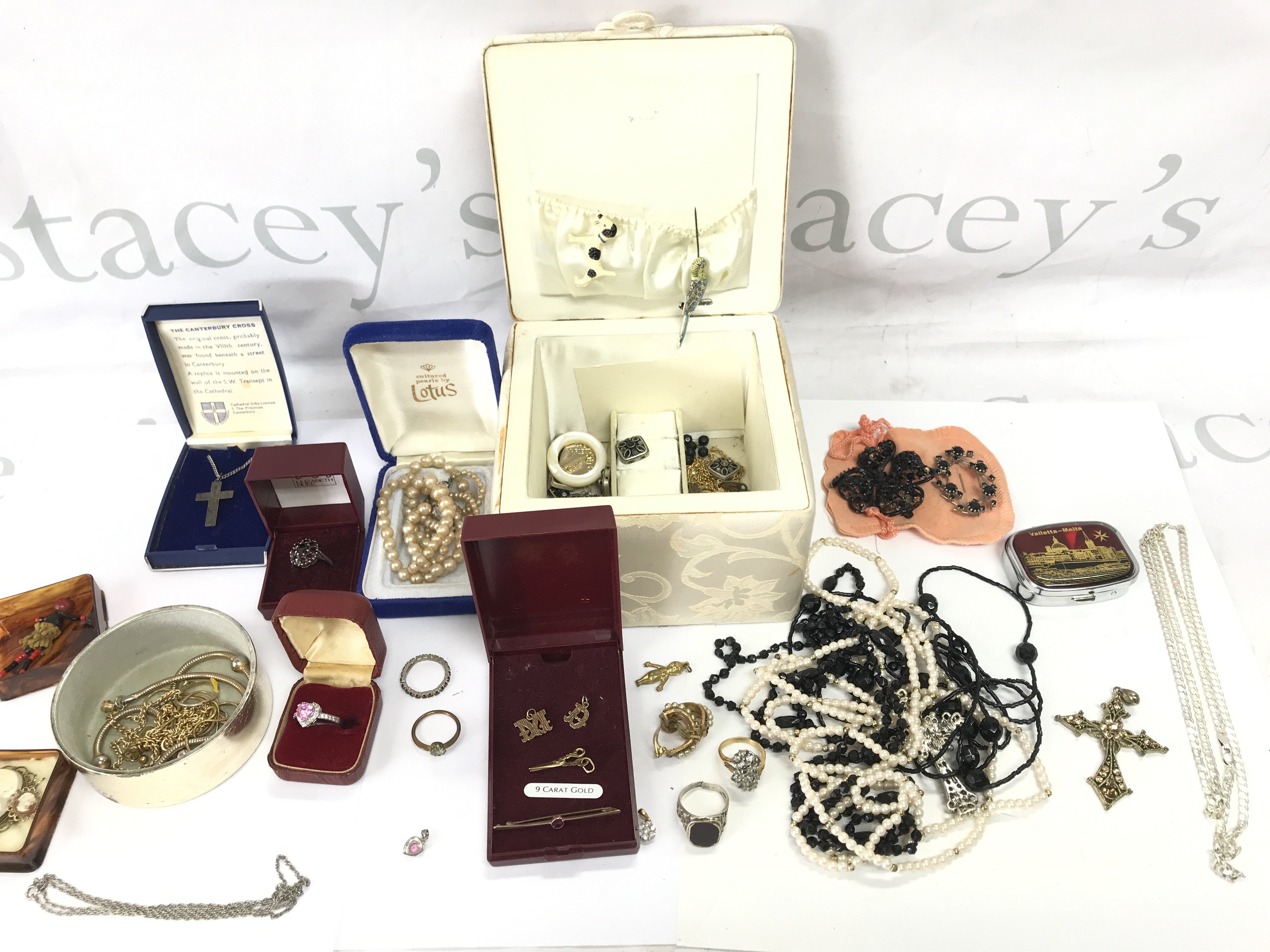 A Collection of assorted costume jewellery including silver and gold items. Postage B