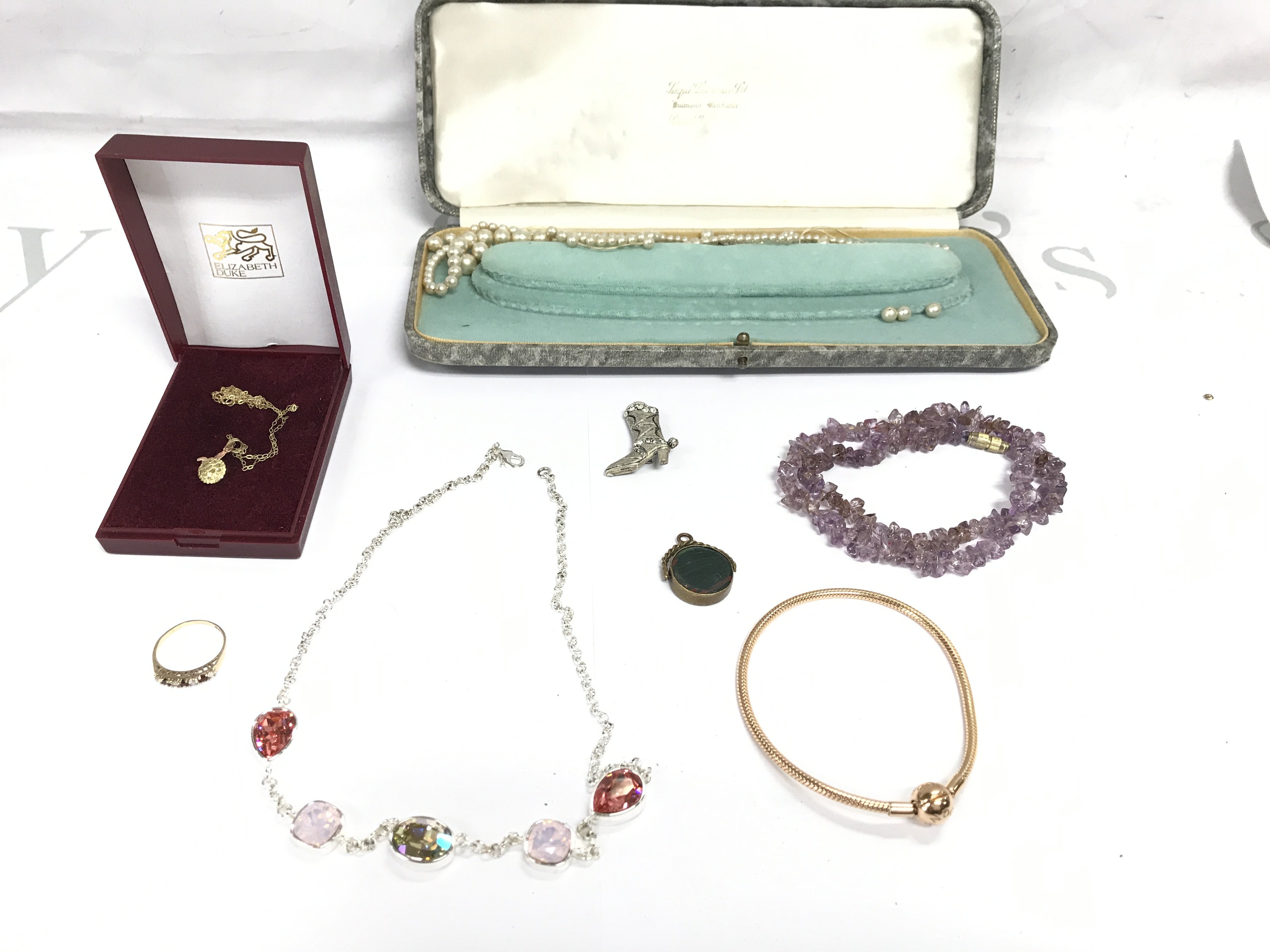 Small collection of costume jewellery including approximately 2.5g of 9ct gold and a Pandora bracelet. Postage B