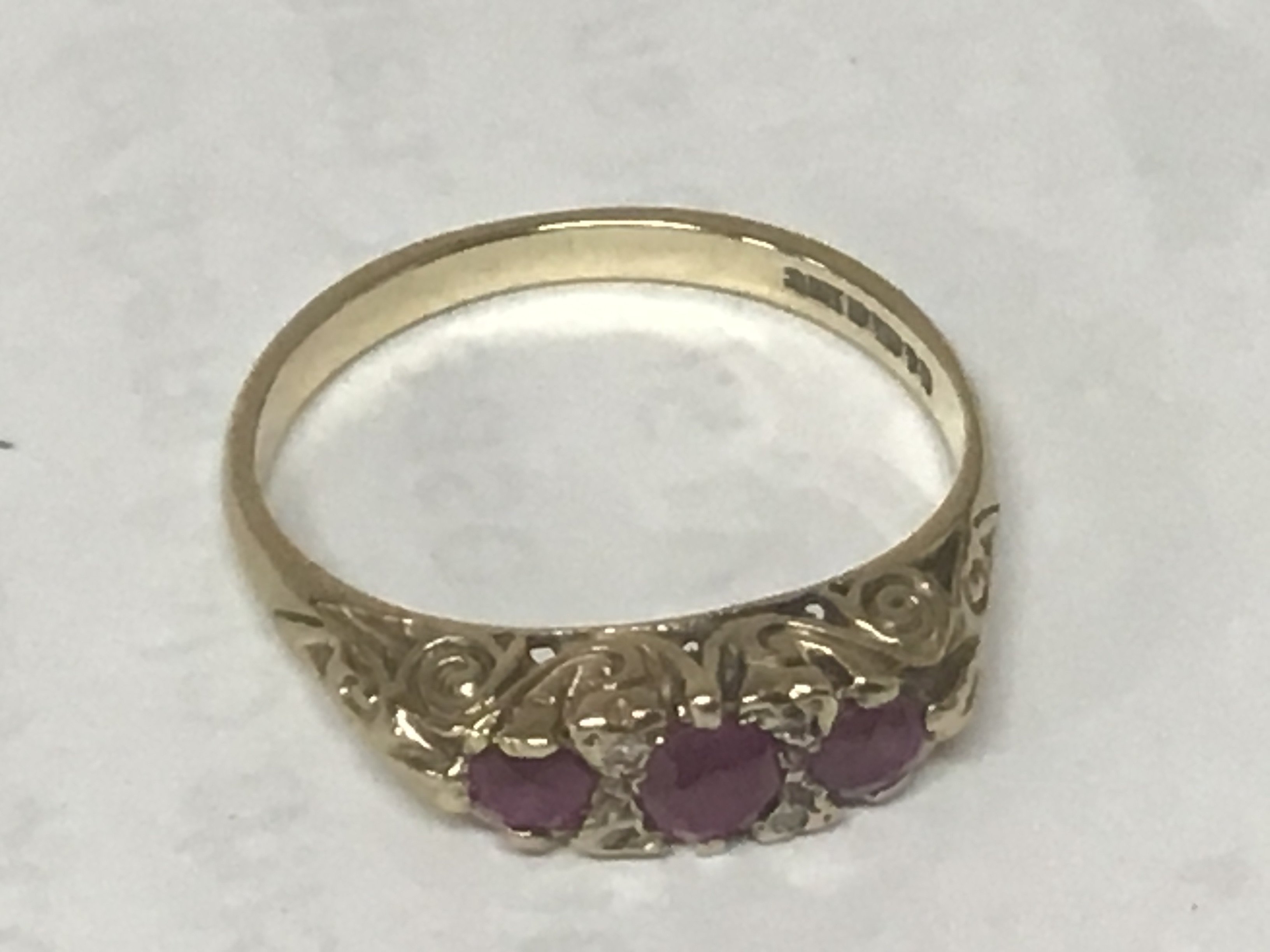 A 9carat gold ring set with ruby weight 3g.