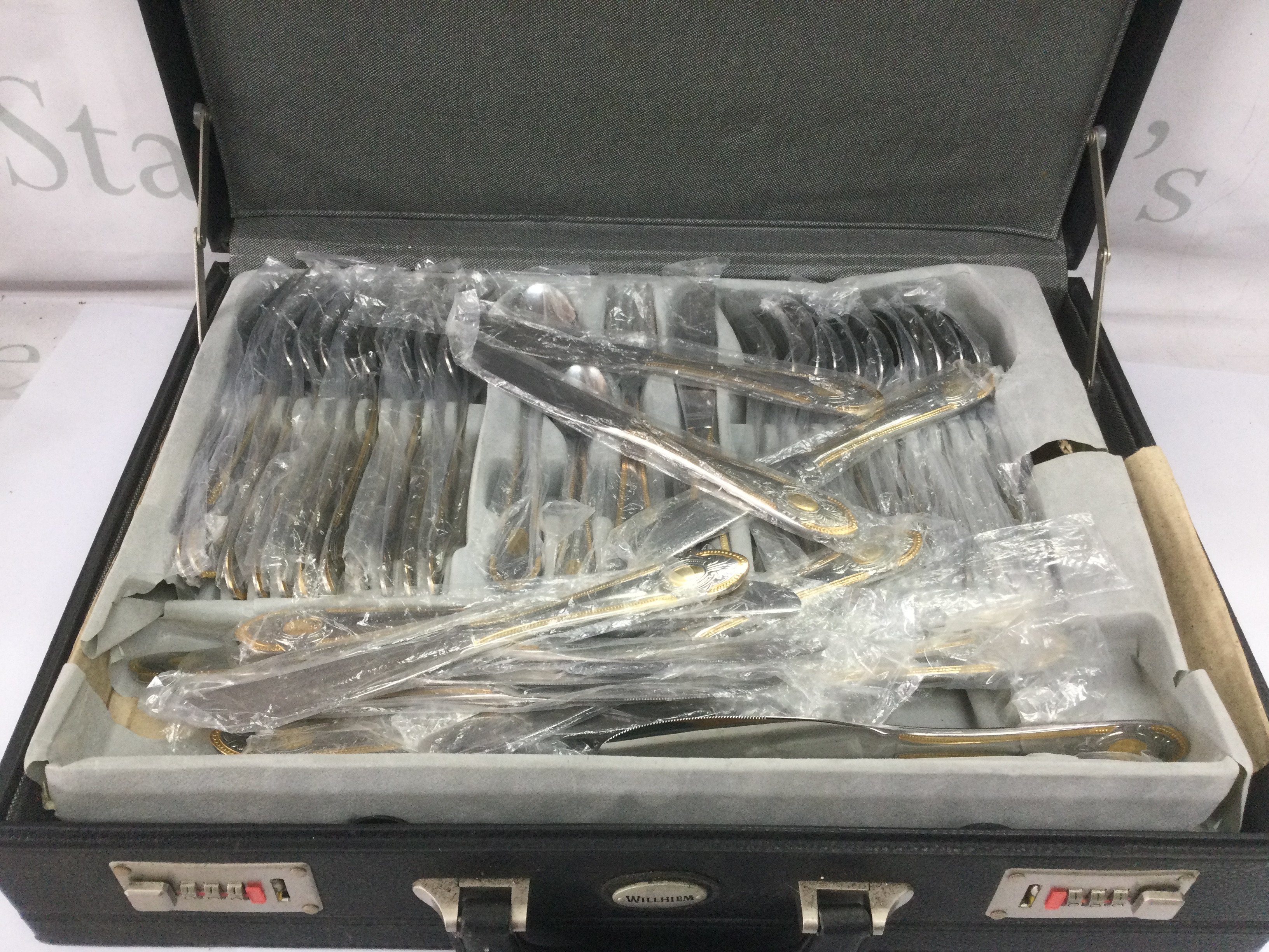 A cased canteen of cutlery. Shipping category D.