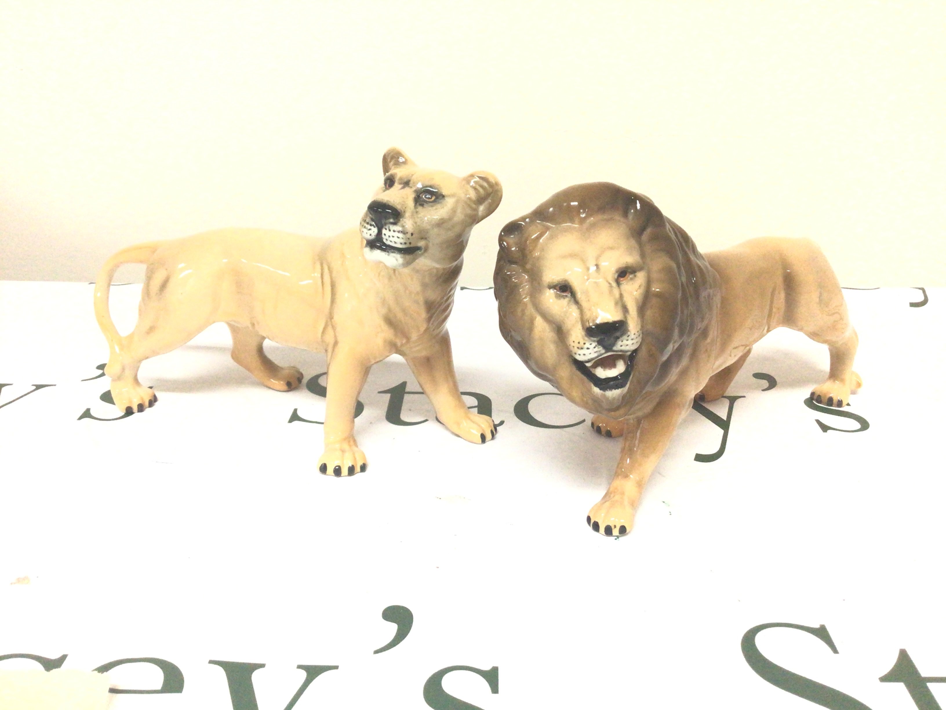 A Beswick Lion and Lioness no obvious damage