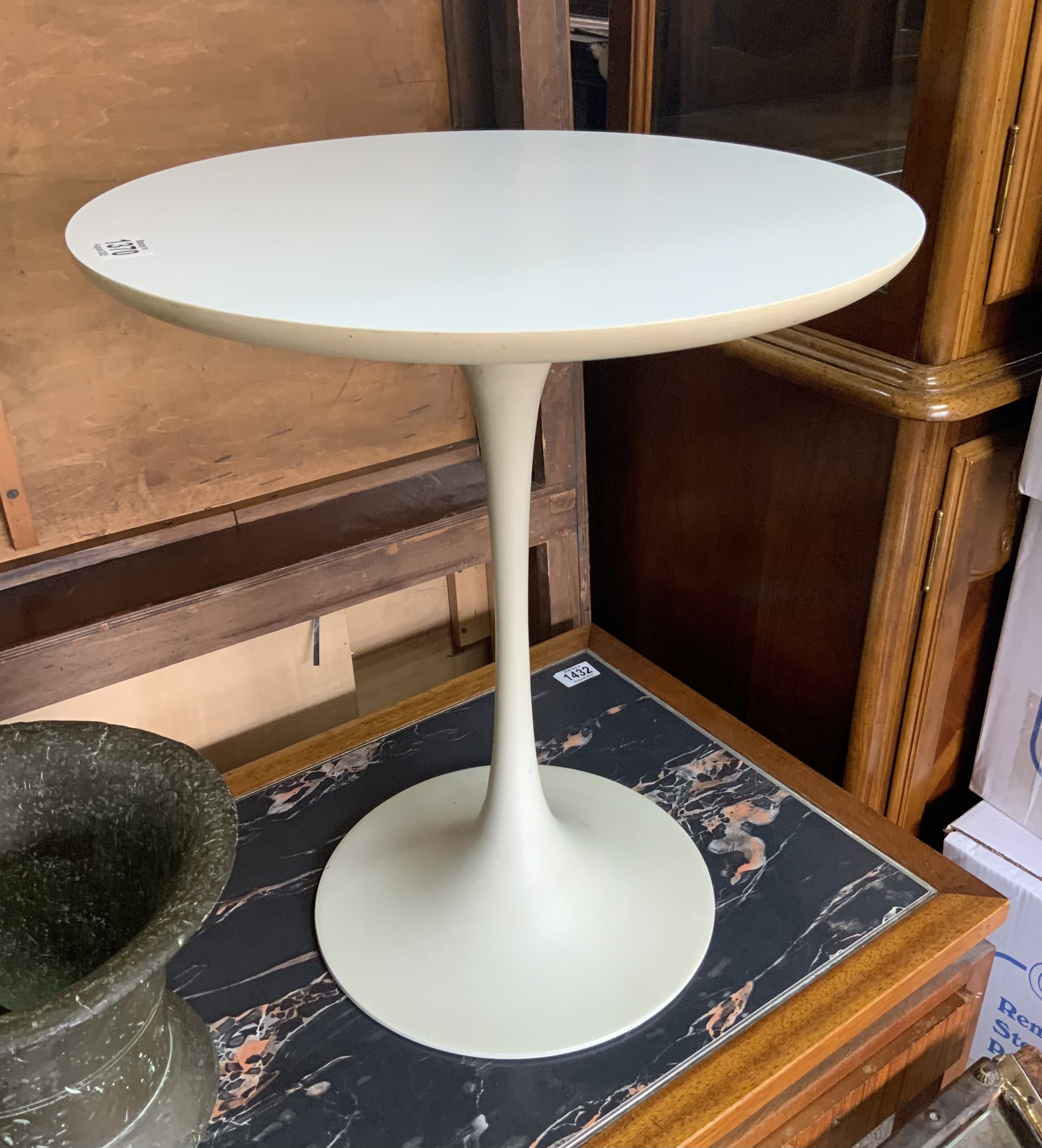 A vintage knoll tulip coffee table. 45cm x 51cm