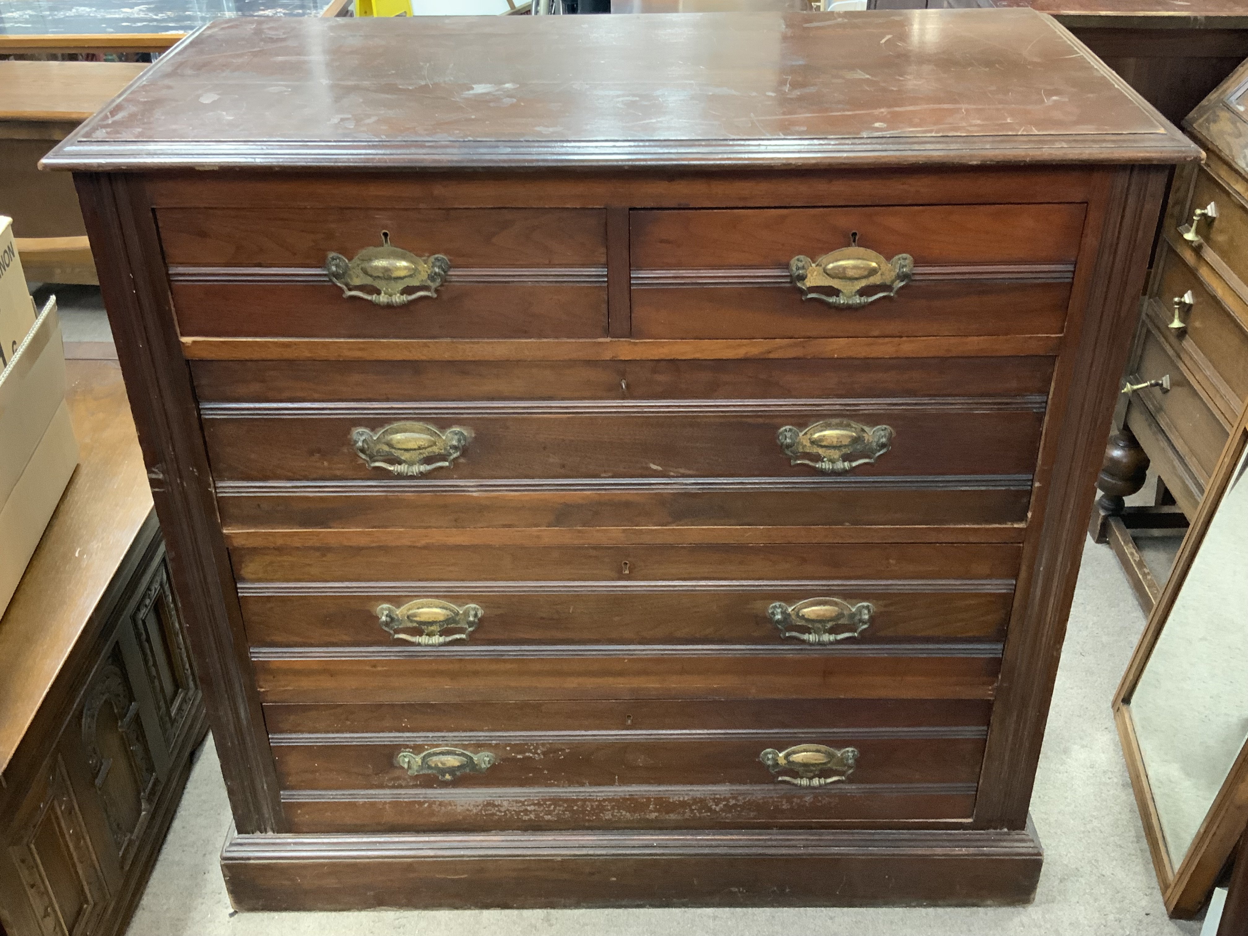 An Edwardian walnut chest of drawers. 102.5cm x 100cm x 49cm