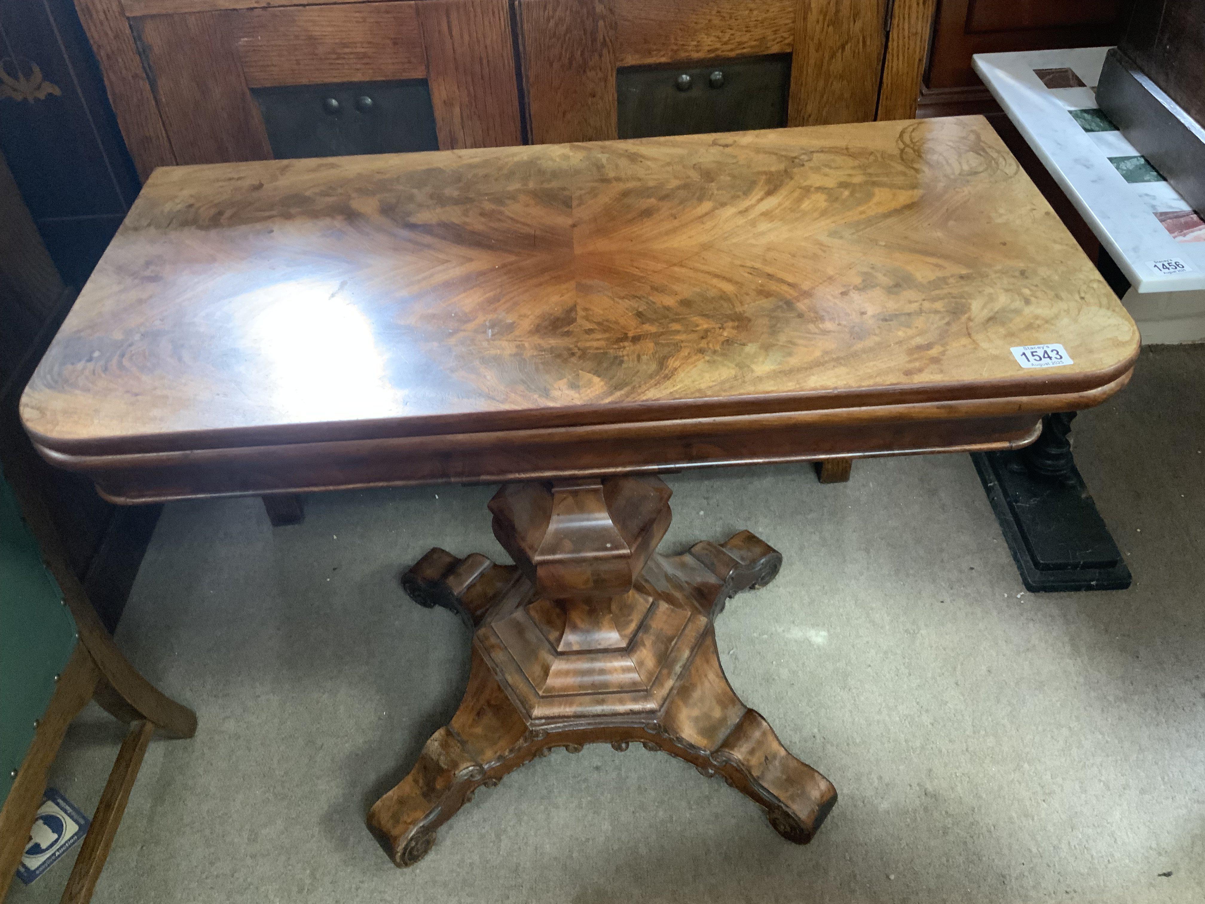 A quarter veneered mahogany folding breakfast table. (Bolt missing)