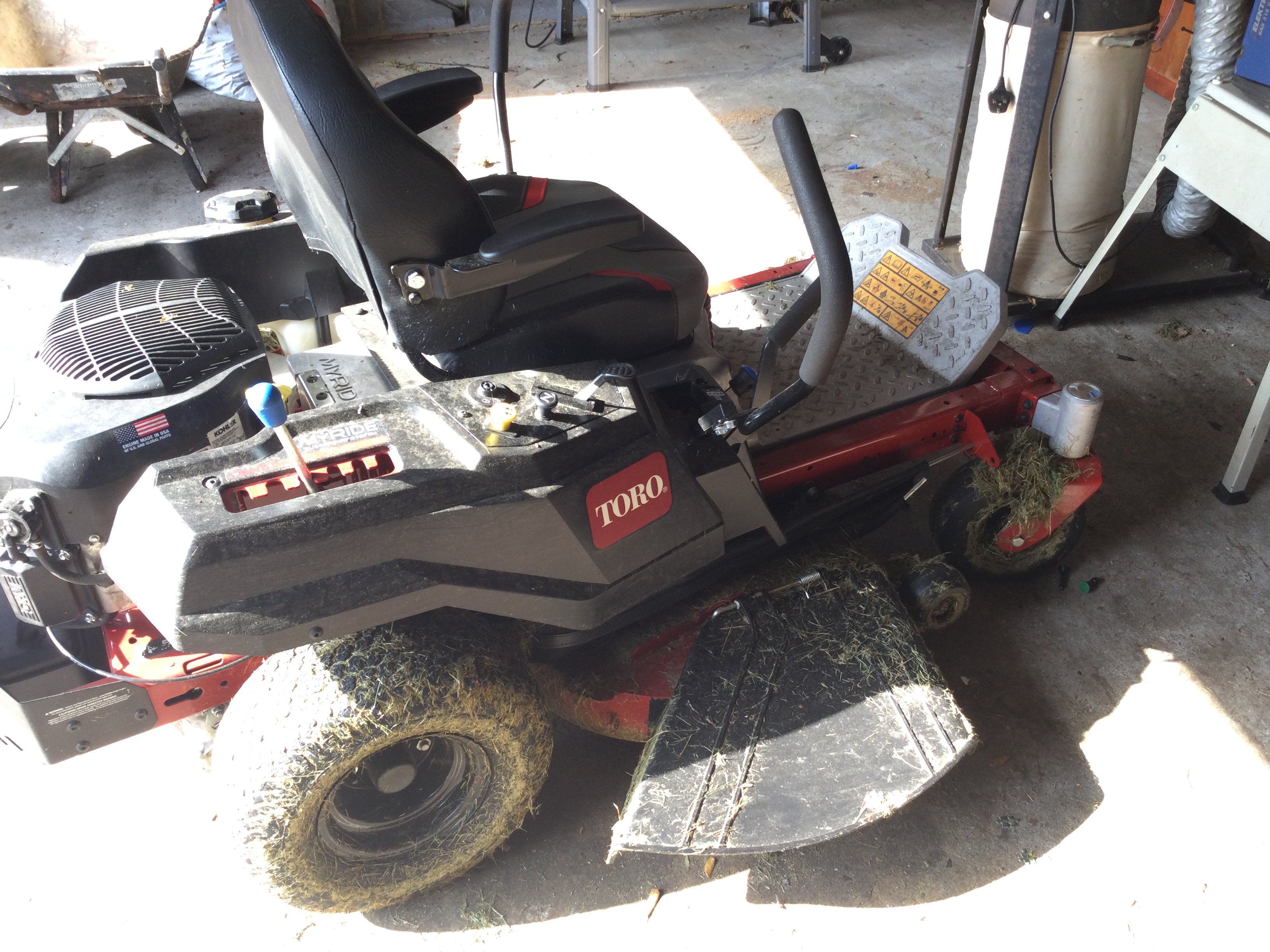 A toro time cutter zero turn ride on mower. Has a 22hp Koehler engine and dual hydrostatic transmission. Seen running. Items sold in situ. Viewing on location in Woodham Mortimer by appointment contact office to arrange.