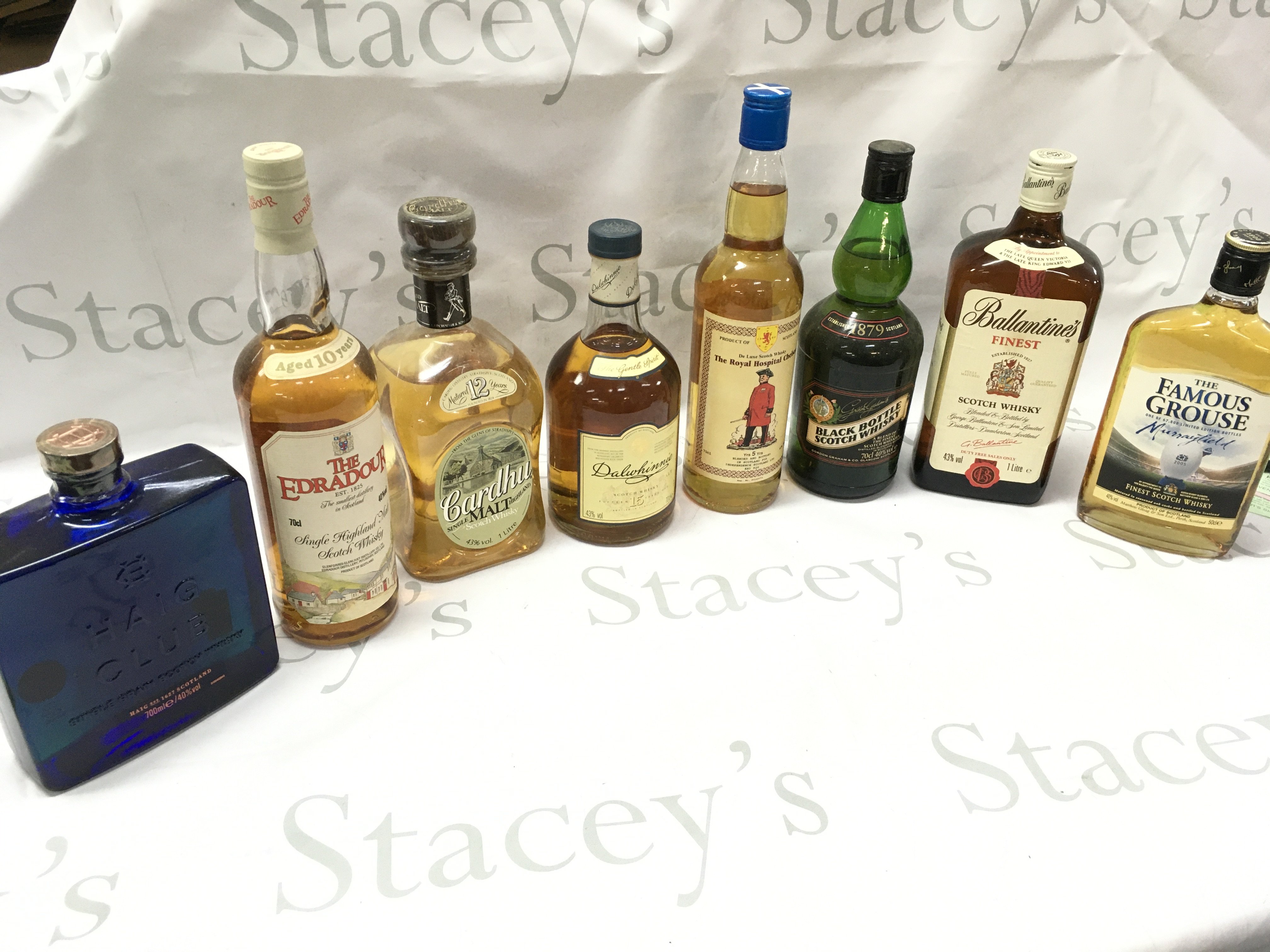 A collection of whiskey including Haig Club single grain scotch 700ml, Gardhu Single malt scotch 12 years 1 litre, Dalwhinnie 15 year scotch whisky, Ballantines scotch 1 litre. This lot cannot be posted