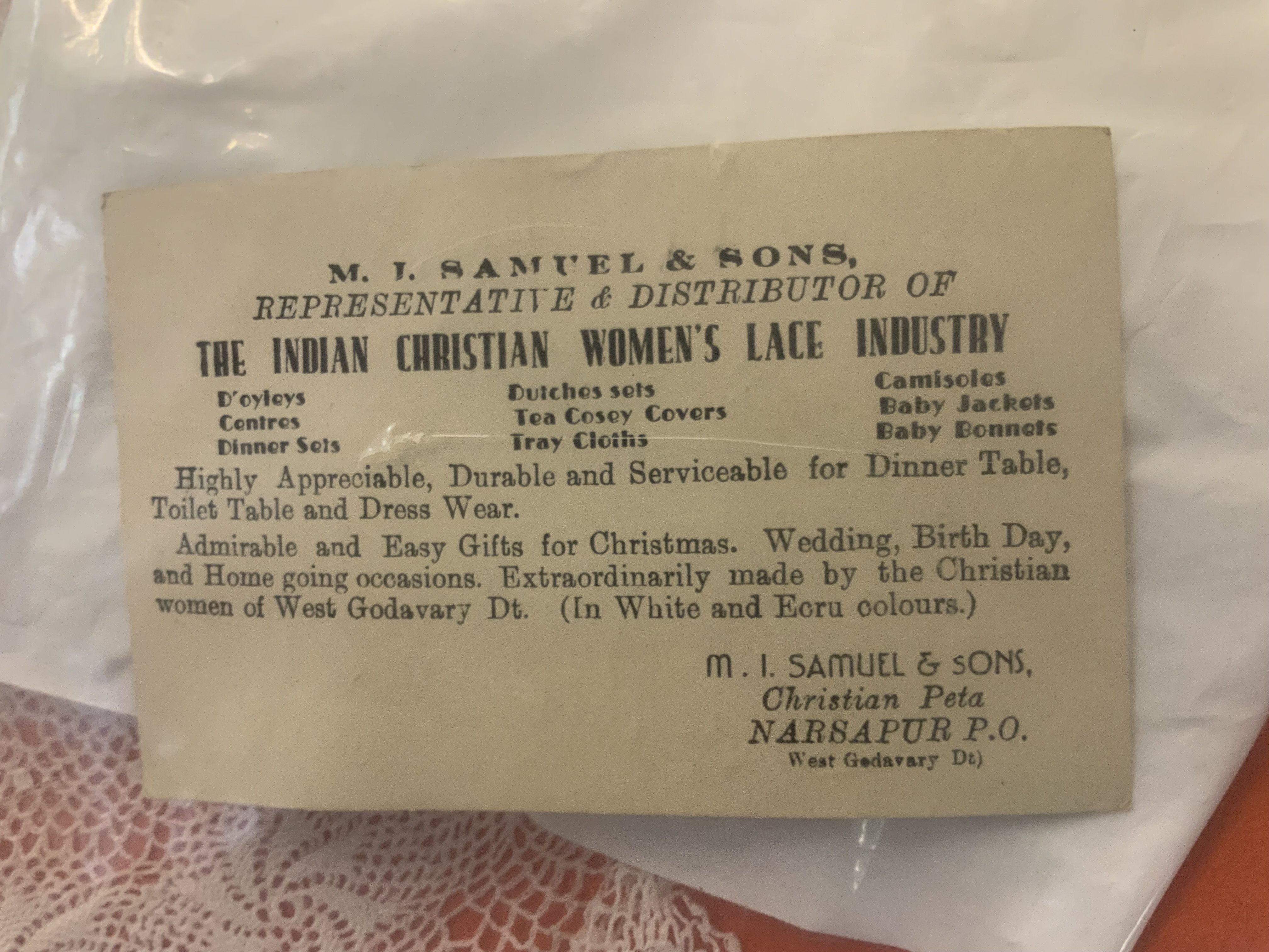 A good collection of linen and lace to include pieces from the Indian Christian Women&#2013266066s lace industry.