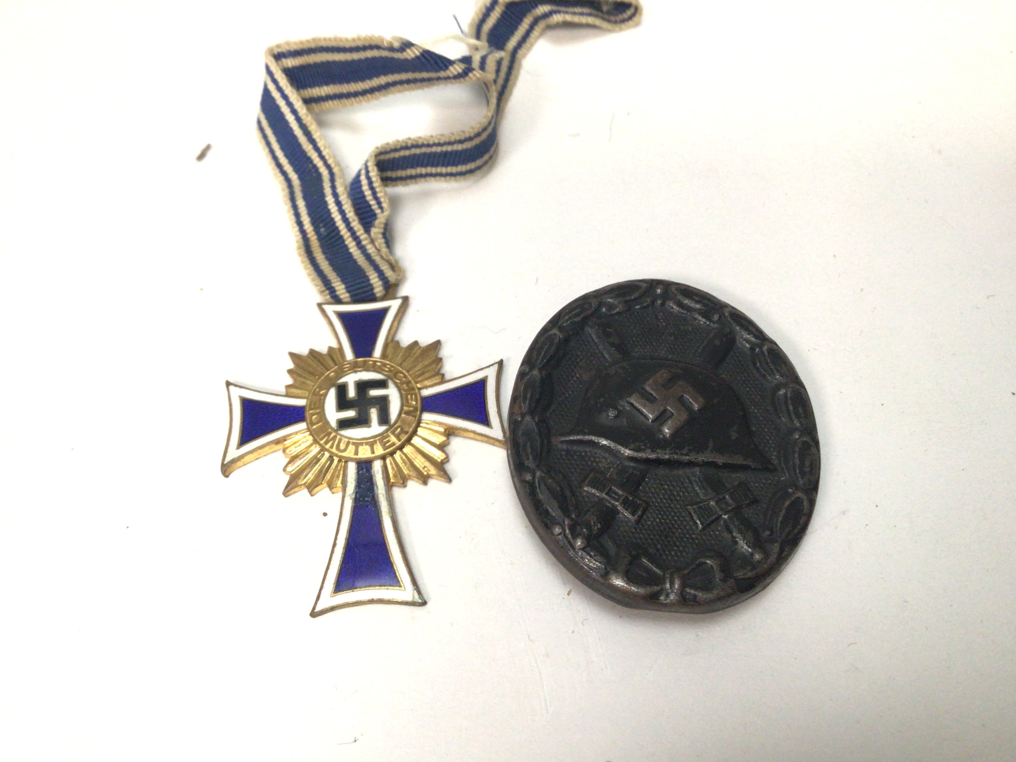 A German Third Reich Wound badge (no pin) and the Mothers cross of honour (2)