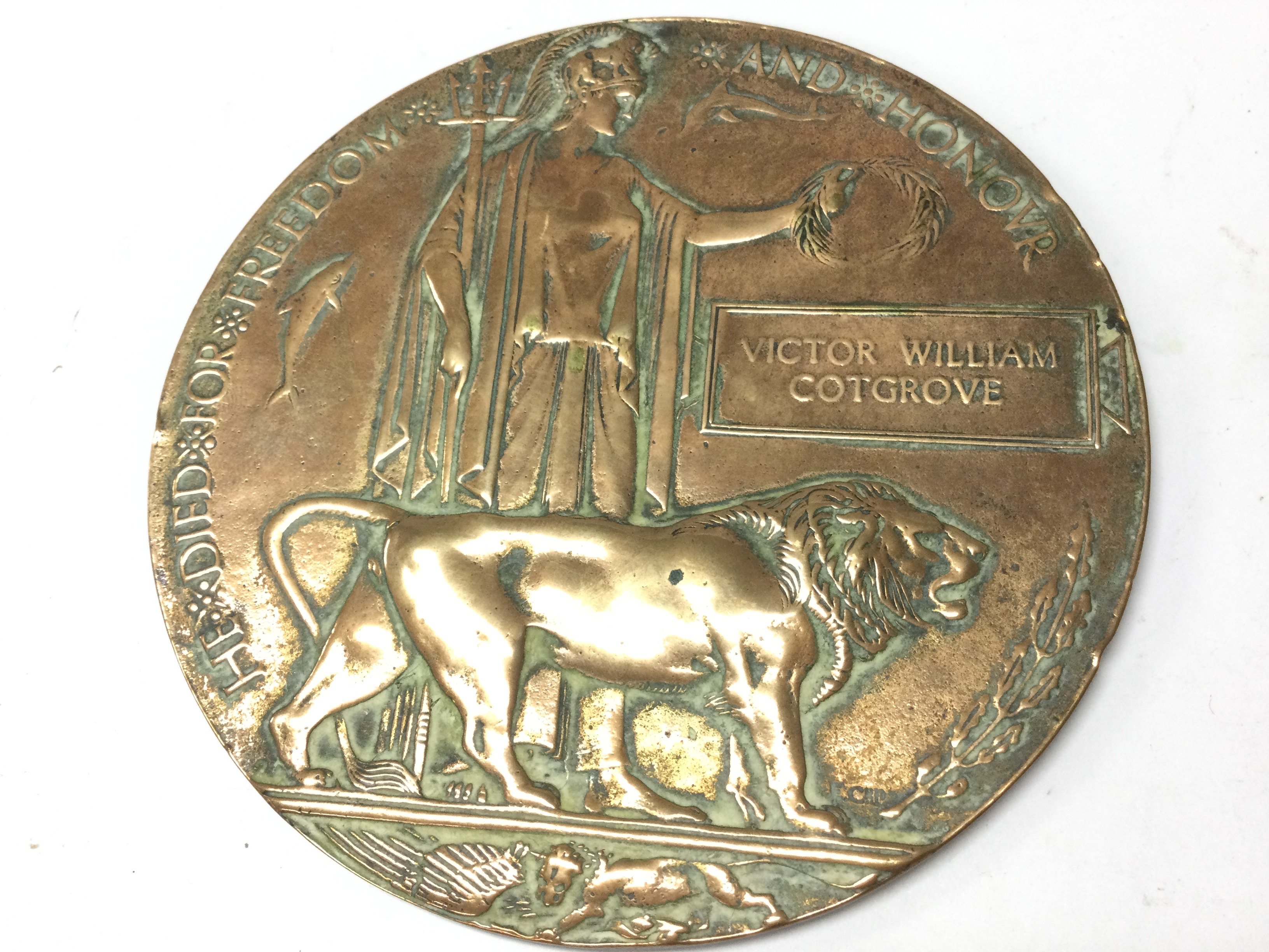 A death plaque , dedicated to Victor William Cotgrove. Rank : Private. Date of death : 31/05/1917. Service no : 43239. Bedfordshire regiment. Postage category A